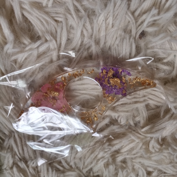 Elegant Resin Book Holder with Gold and Purple Accents - Picture 2 of 2